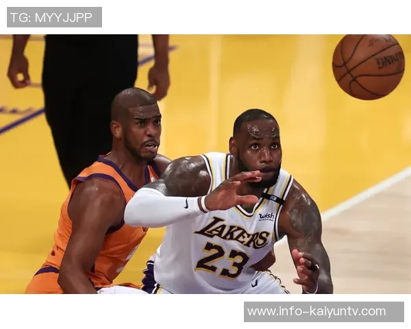 詹姆斯谈防守策略愿意放中距离两分太阳队表现出色投篮命中率高